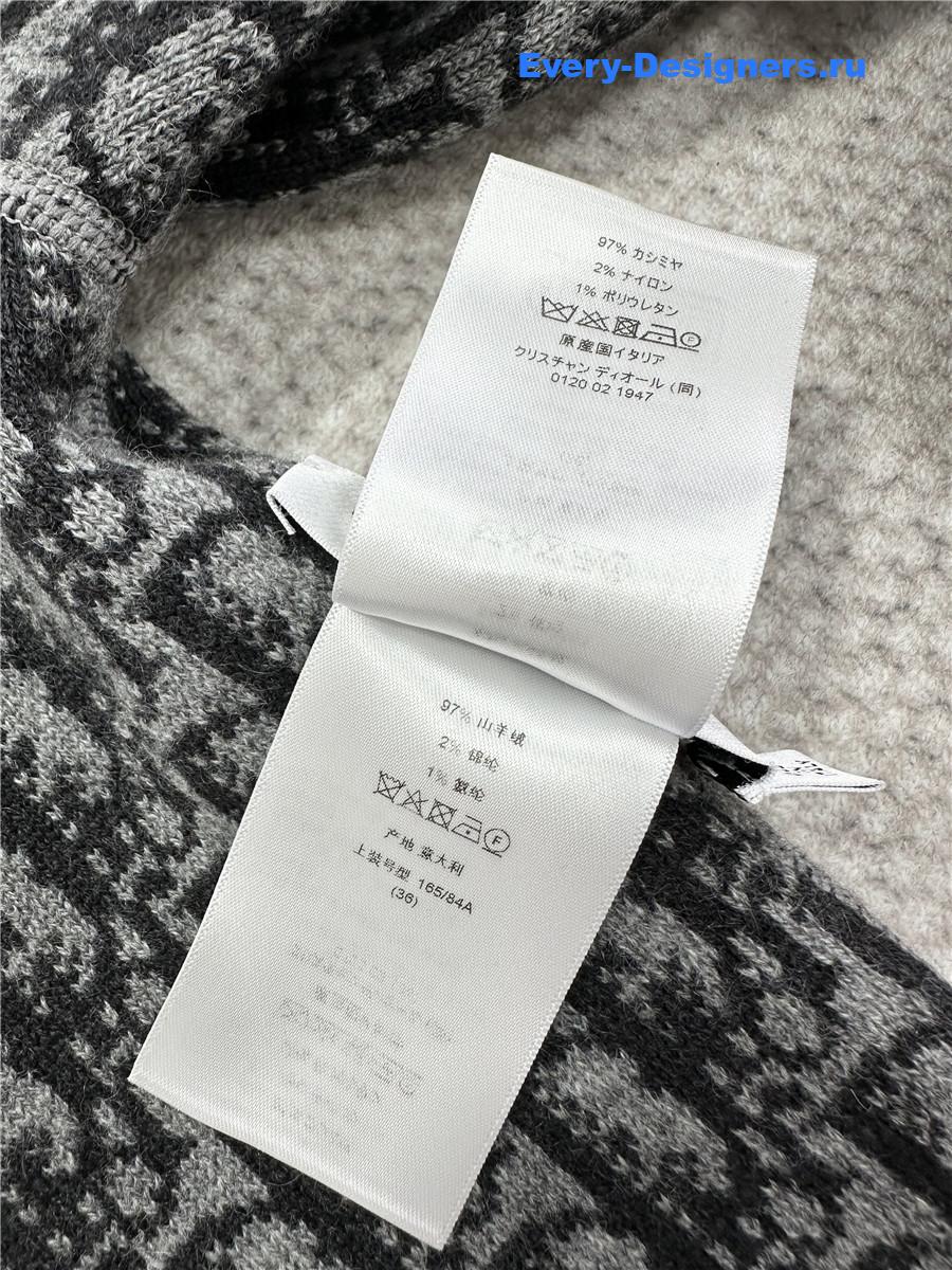 D10r oblique reversible zip-up hooded cardigan