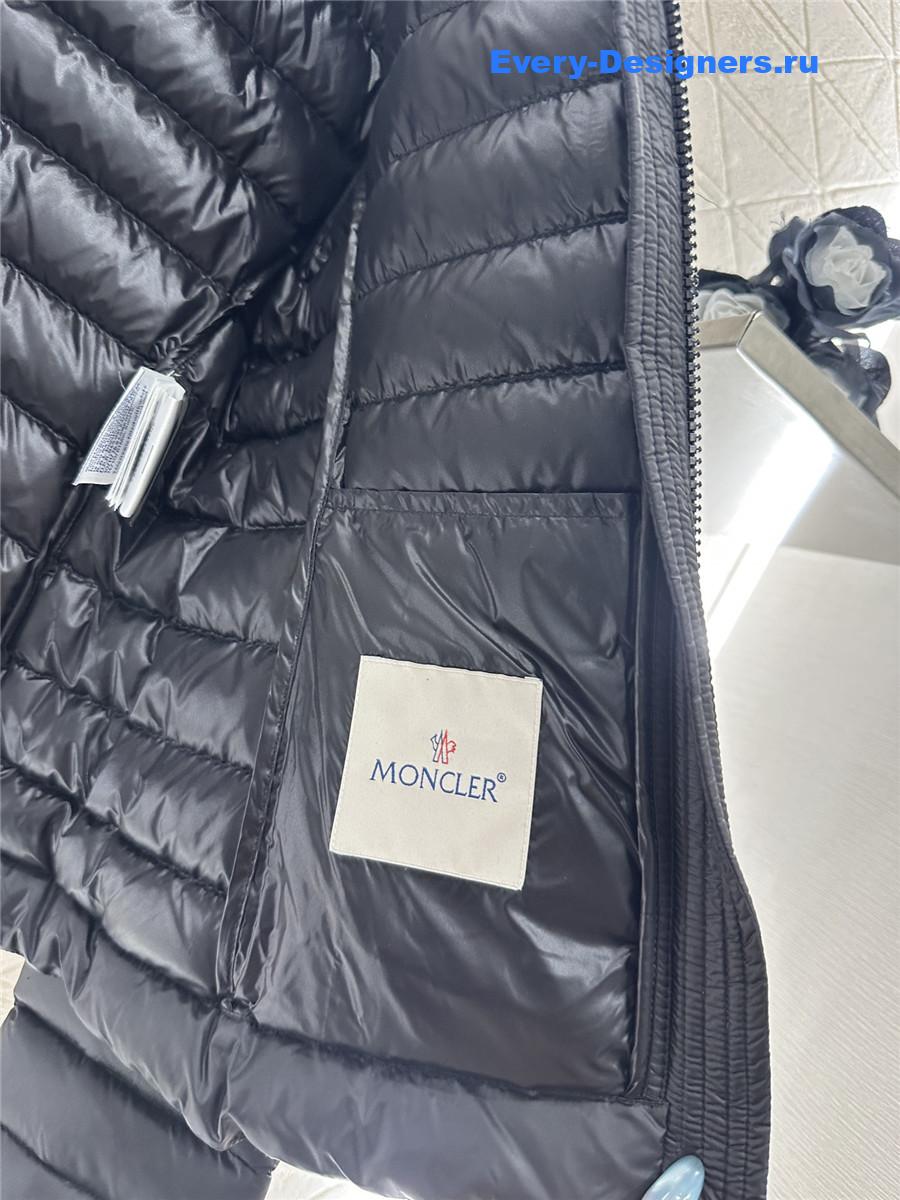 Moncler Black Hede Hooded Short Down Jacket