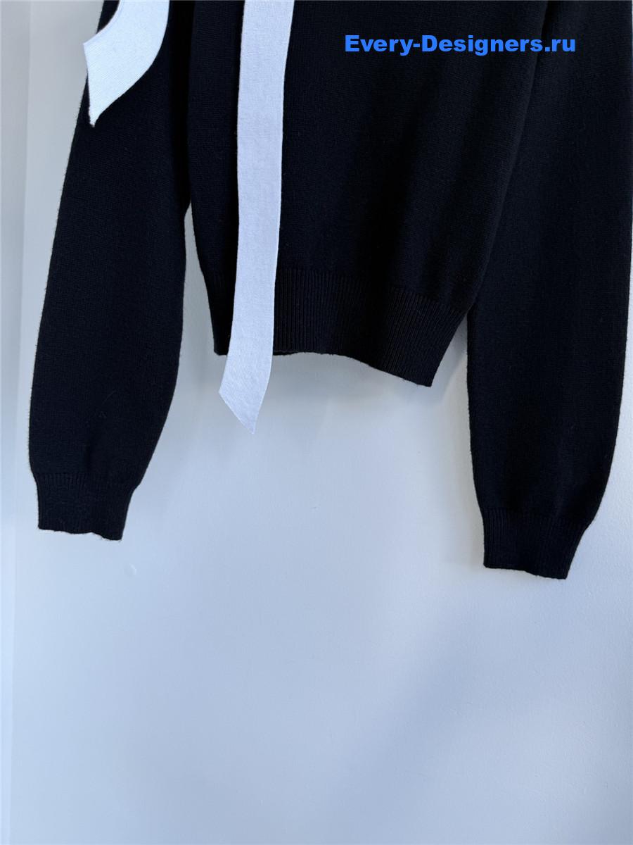 Ch**el contrast bow knit sweater