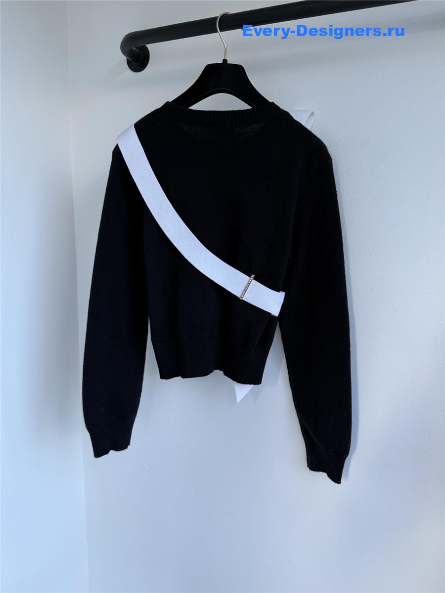 Ch**el contrast bow knit sweater