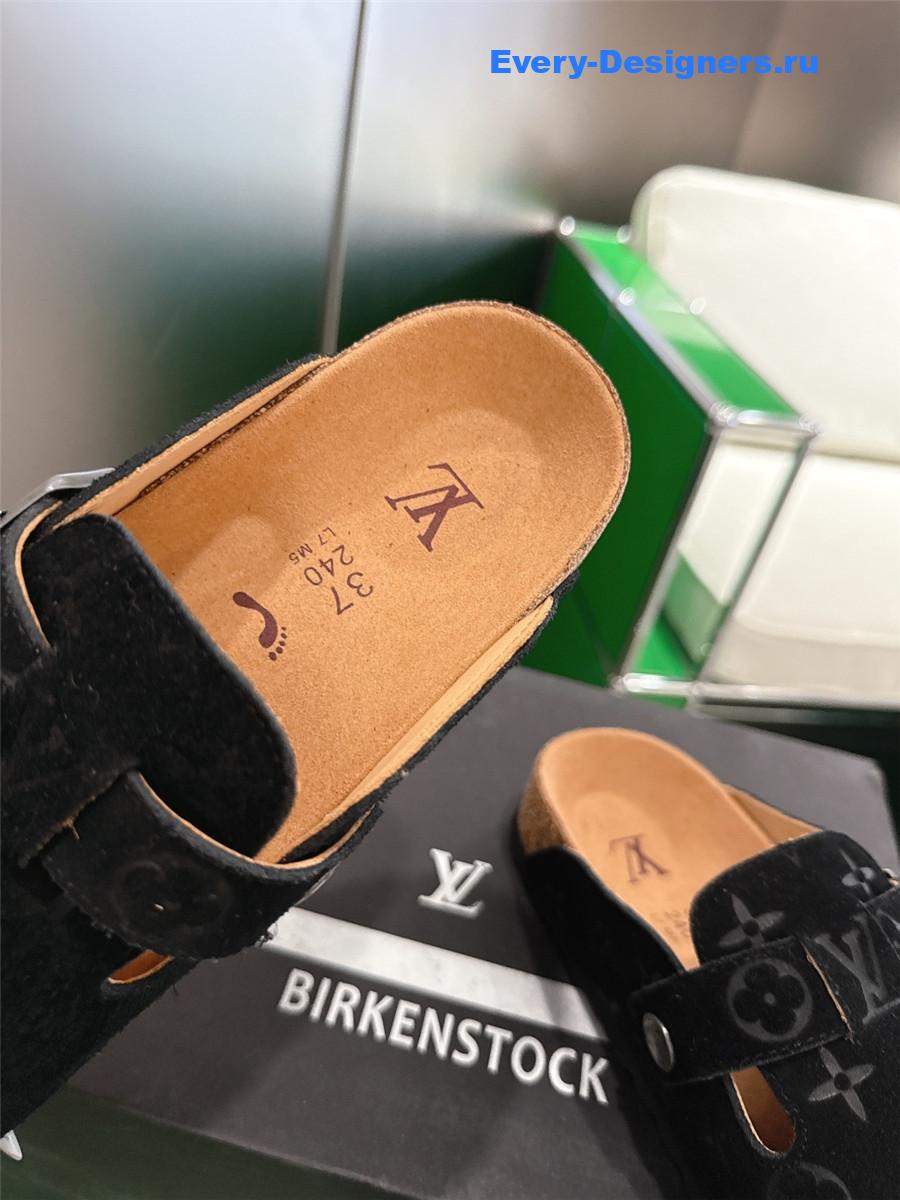 l0vis Vvtt0n lv to-go flat black comfort clog
