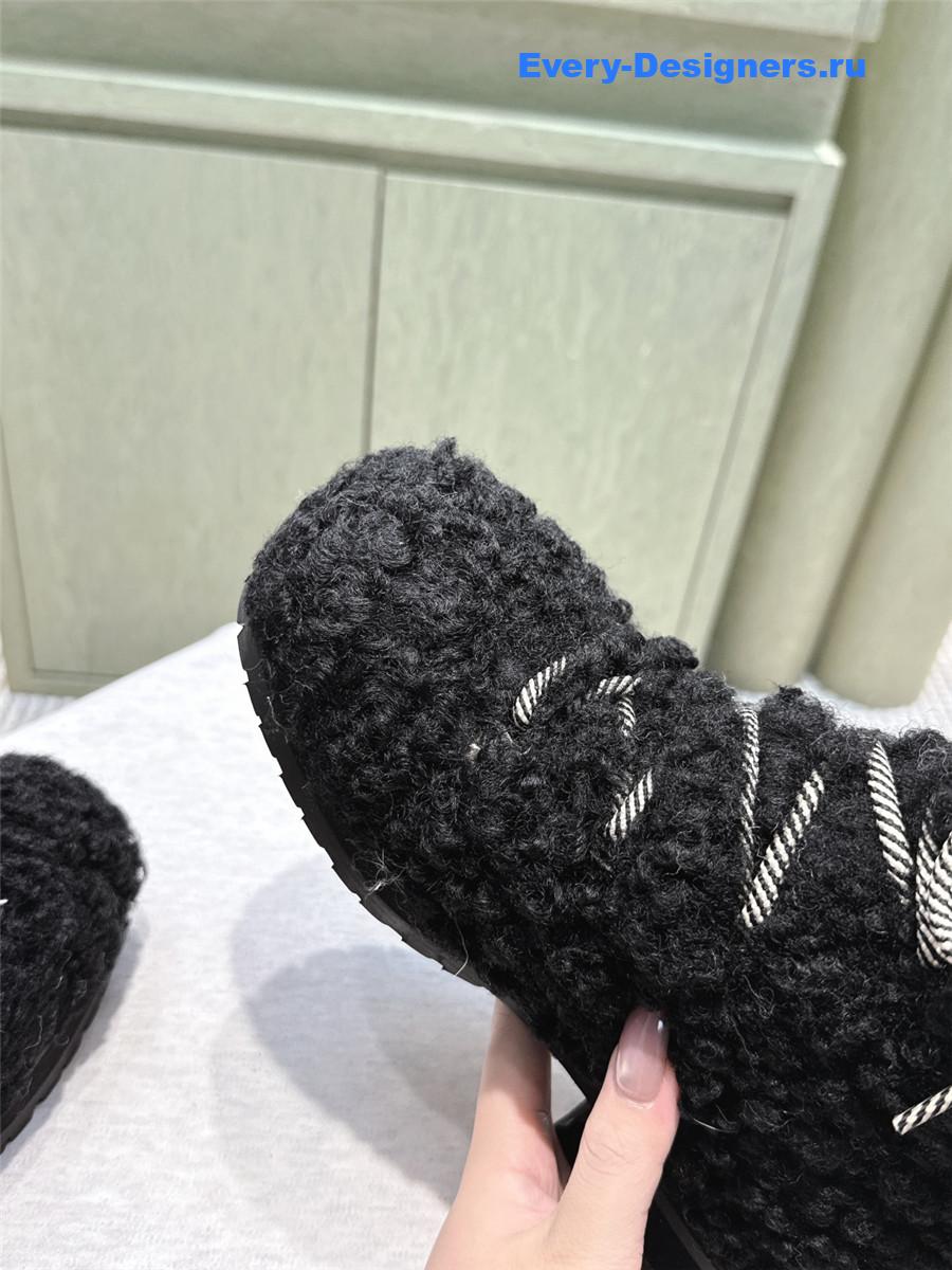 Ch**el lambswool black snow boots