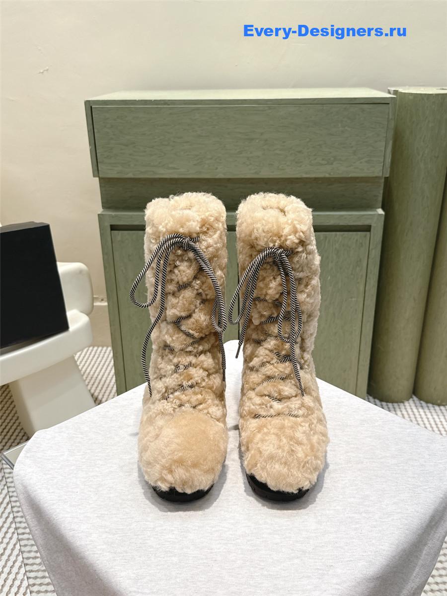 Ch**el lambswool beige snow boots