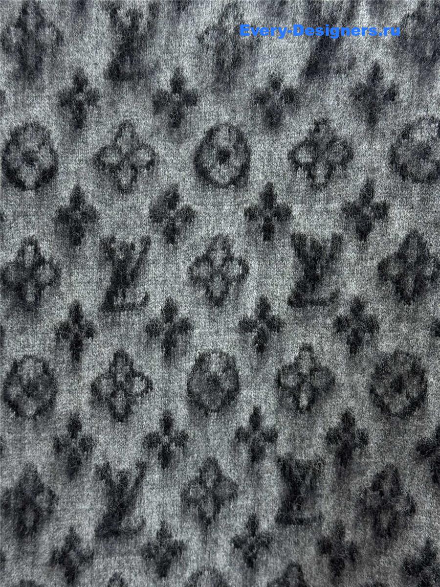 l0vis Vvtt0n brushed monogram pullover