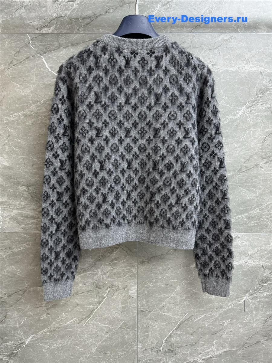 l0vis Vvtt0n brushed monogram pullover