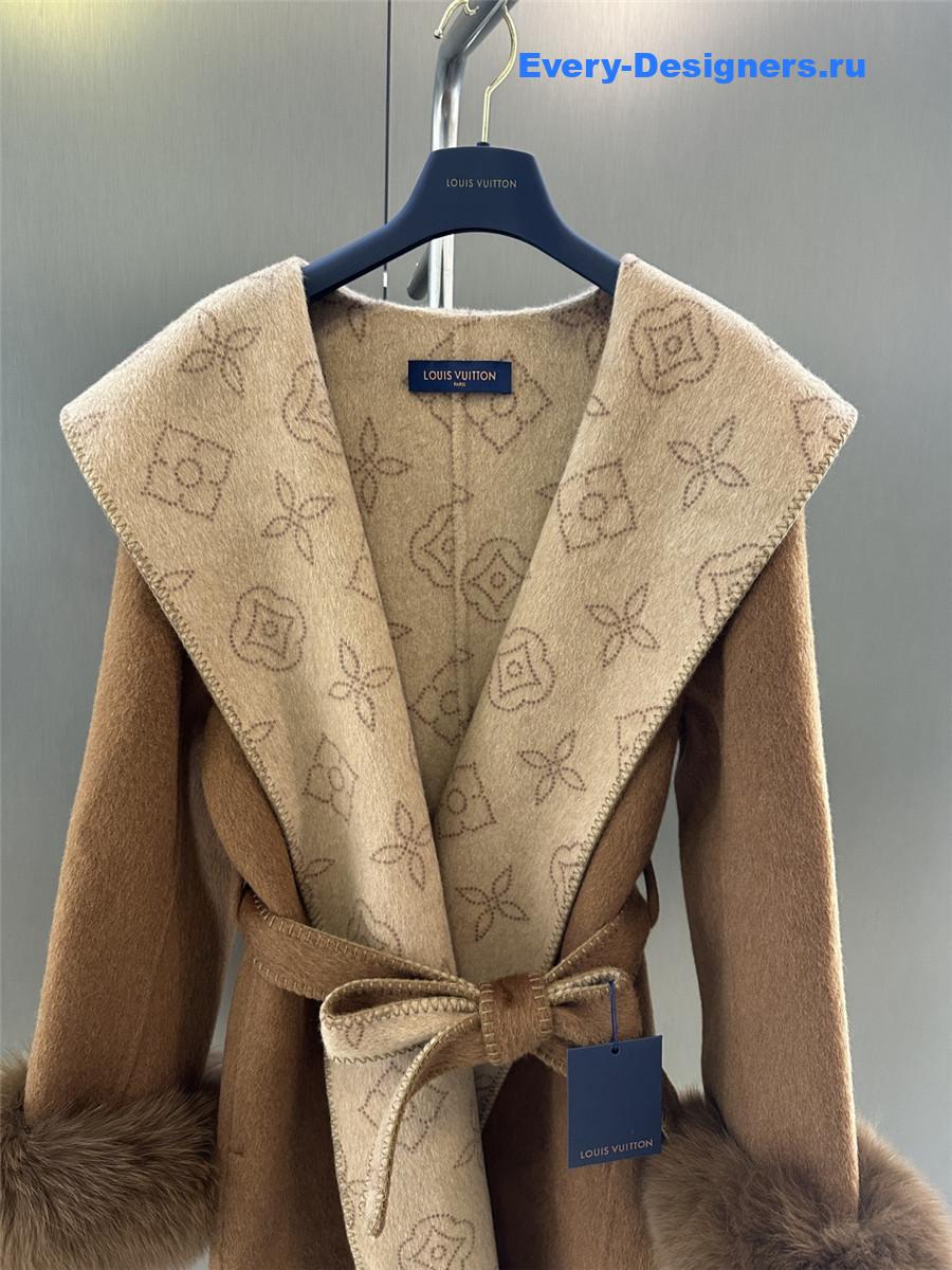 l0vis Vvtt0n camel fox fur hooded wool coat