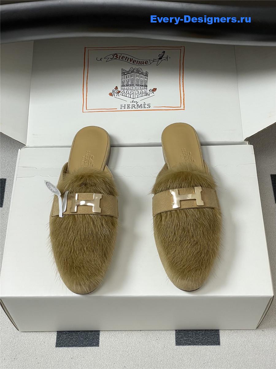 H**me5 beige suede mink mules