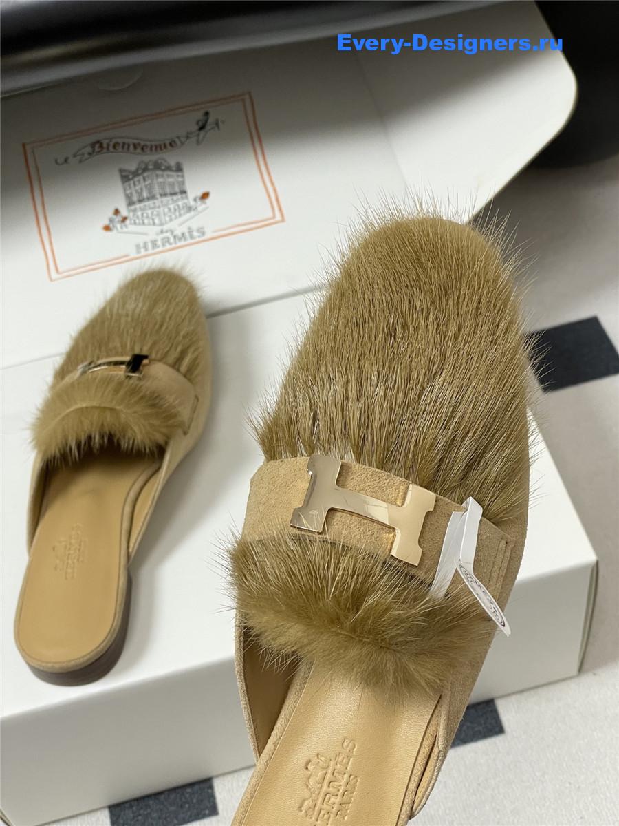 H**me5 beige suede mink mules
