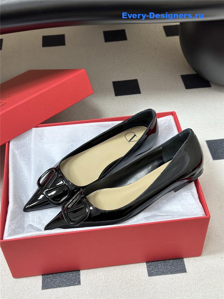 Va1e*ntin0 vlogo black patent leather ballet flats