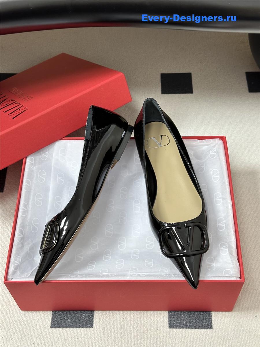 Va1e*ntin0 vlogo black patent leather ballet flats