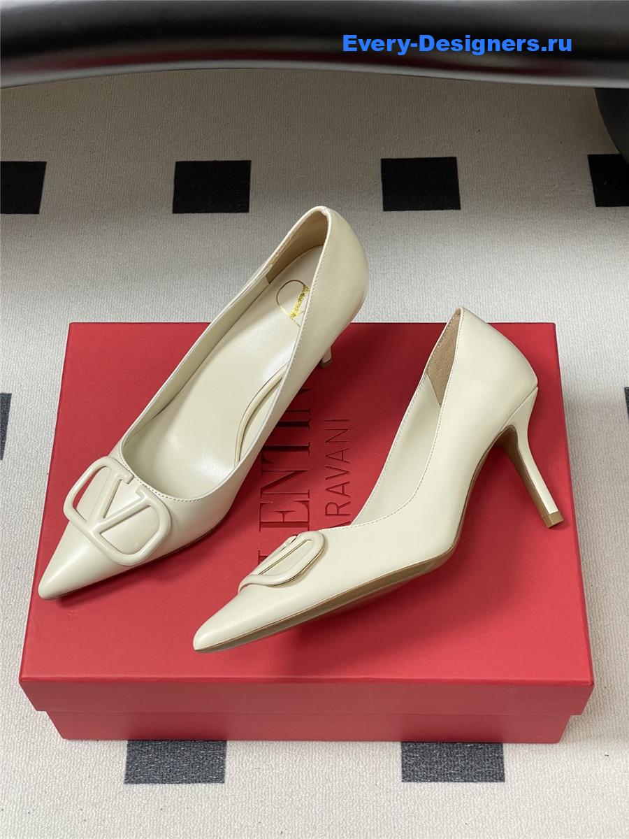 Va1e*ntin0 garavani vlogo signature white pump