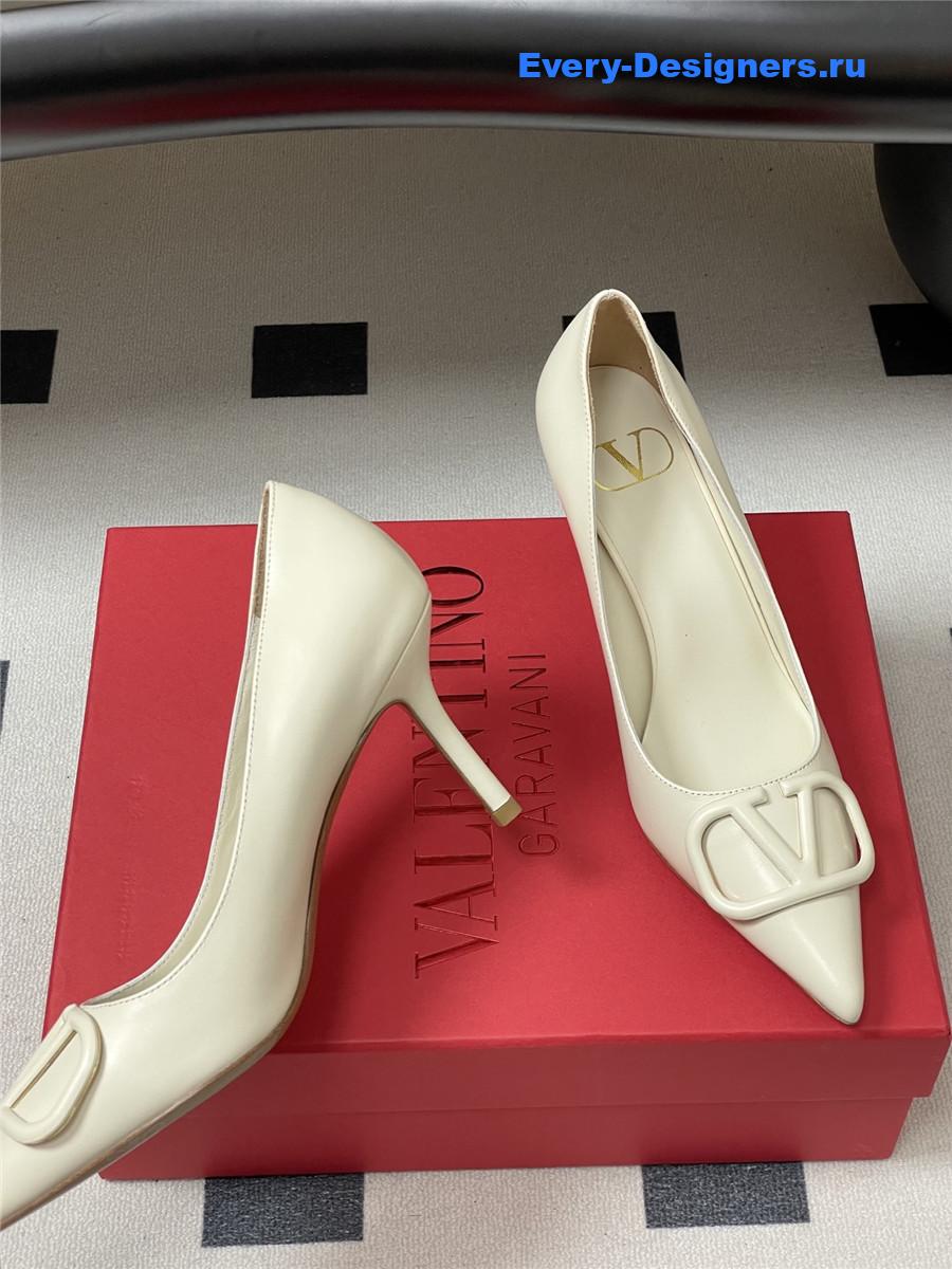 Va1e*ntin0 garavani vlogo signature white pump