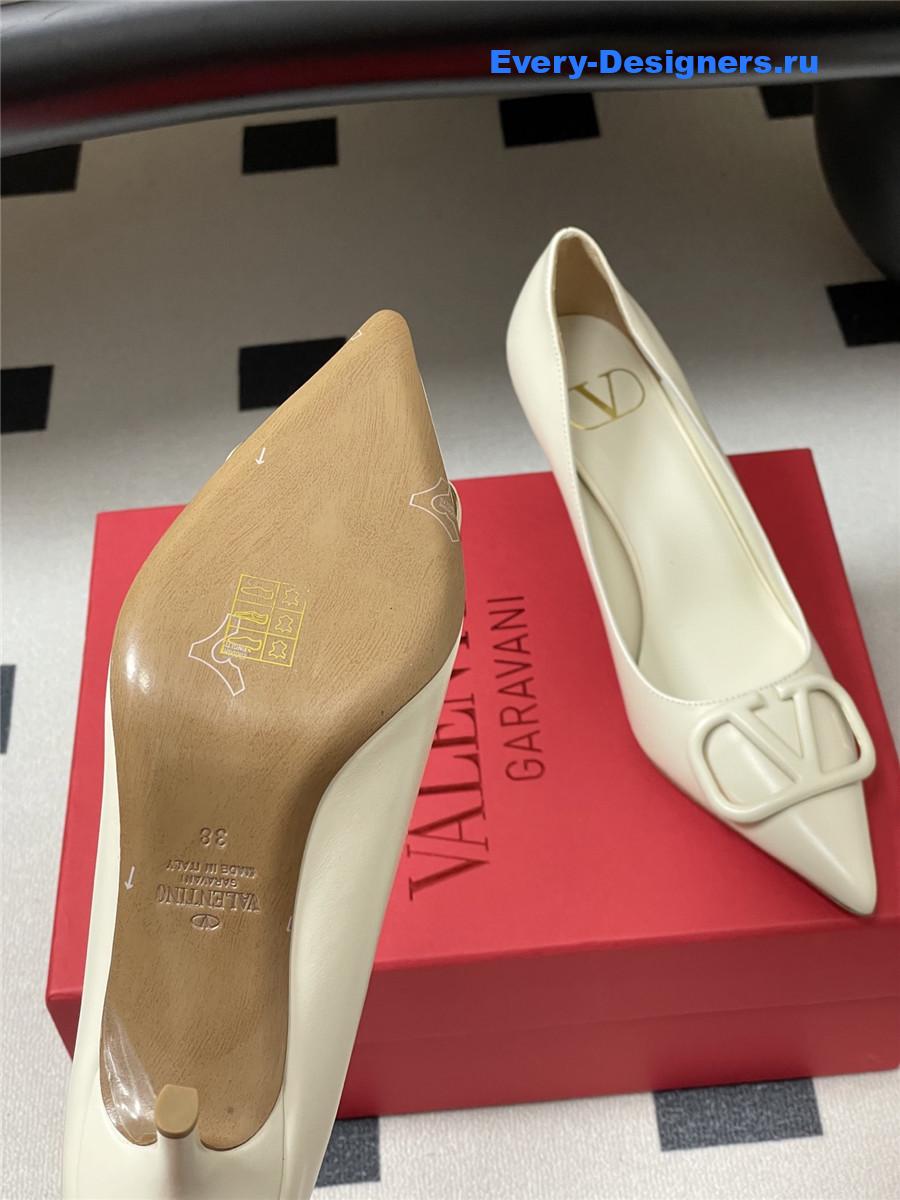 Va1e*ntin0 garavani vlogo signature white pump