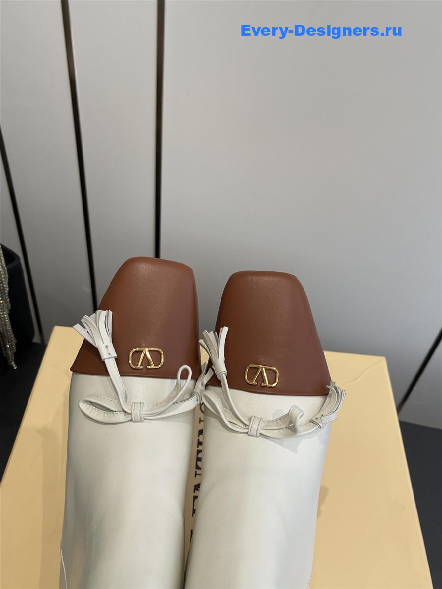 Va1e*ntin0 garavani beige valet du roi boot