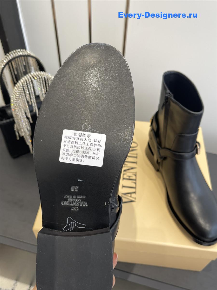 Va1e*ntin0 garavani black leather signature ankle boot