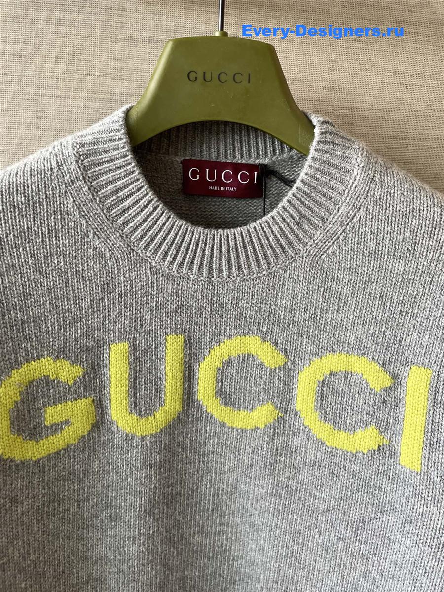 Gvc*1 grey intarsia-knit logo sweater