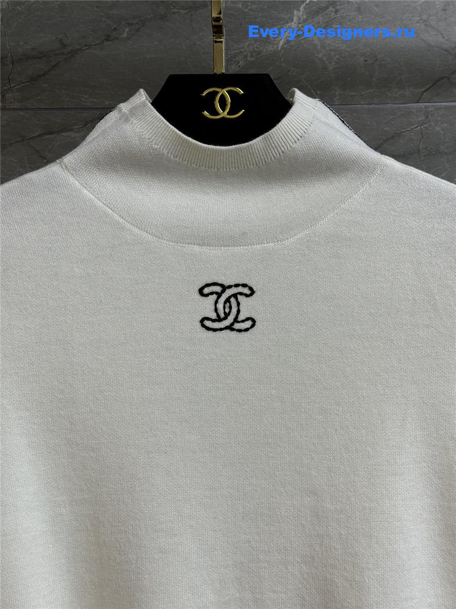 Ch**el logo white turtleneck sweater